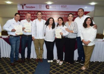 Secretaria Olga Sosa entrega certificados en mediación a funcionarios del Centro de Conciliación Laboral en Tampico