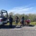 Guardia Estatal apoya con hidratación, comida y seguridad a cicloviajeros japoneses