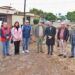 En compañía de vecinos, Presidente Municipal de Victoria supervisa obras de drenaje sanitario