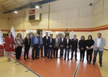 Rector Dámaso Anaya y docentes de la UAT comparten festejo navideño