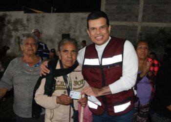 Aviva ‘Lalo’ Gattás el espíritu navideño en colonias de la ciudad