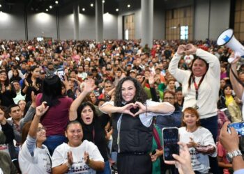 En capacitación a trabajadores, Olga Sosa anuncia incremento del 20% al salario mínimo