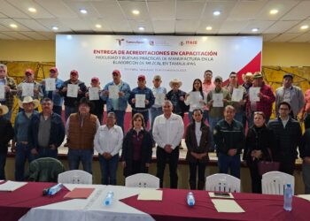 Acreditan a productores de mezcal en inocuidad