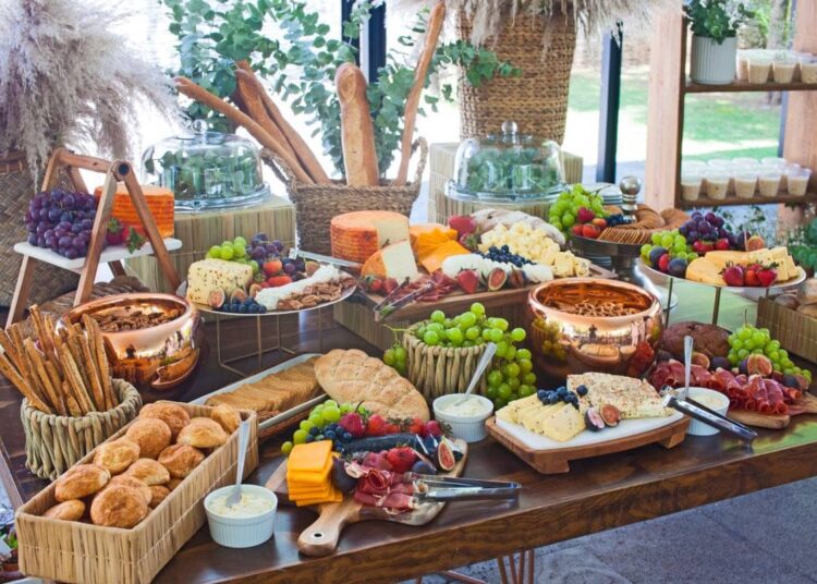 ¿Qué tipo de música y catering contratar según tu evento?
